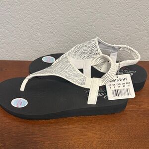 Skechers Women's Silver and Black Sandals